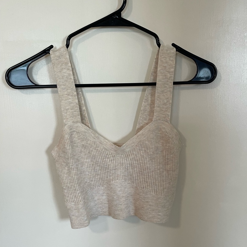 Gilly hicks beige crop tank top
